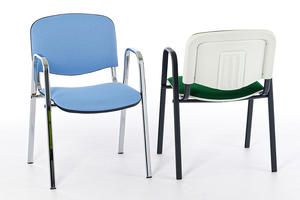 Verschiedene Gestellfarben Kunststofffarben und Polstermaterialien stehen zur Auswahl bereit